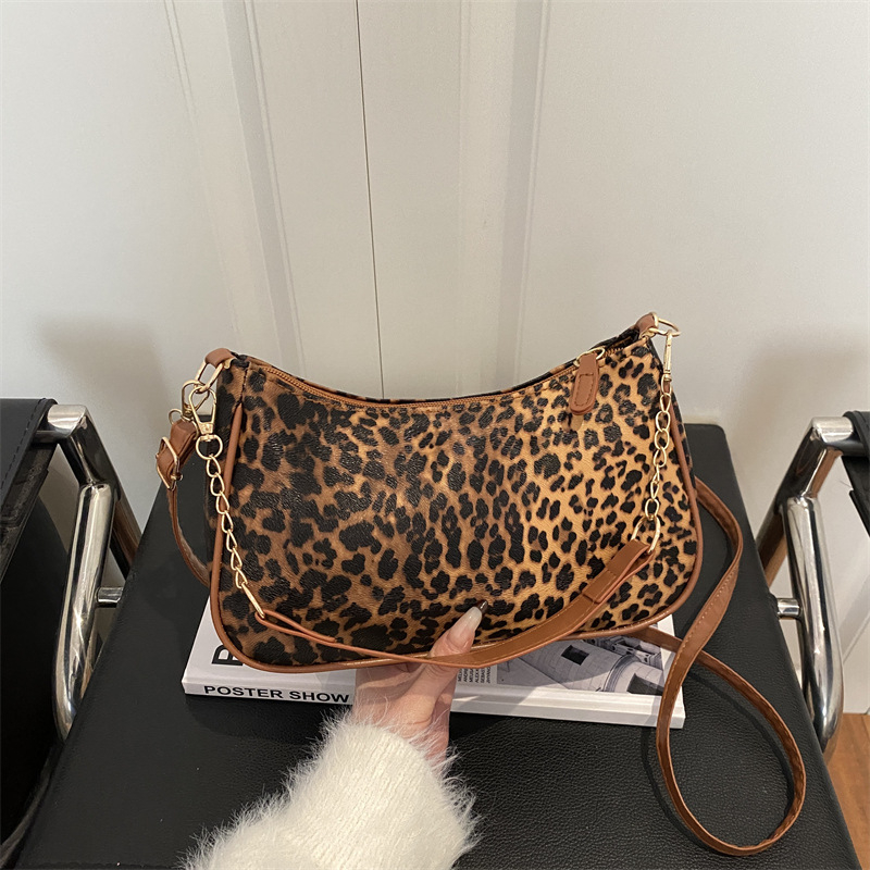 Ženska torbica za ramena s leopard uzorkom, korejskog stila, mala, sintetička koža, jesen-zima 2026 retro dizajn