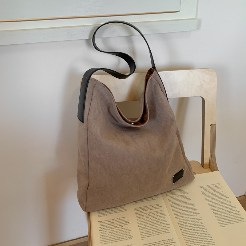 Retro teksturirana mat torba za ramena i crossbody, velika kapaciteta, ženska torba, ljeto 2025
