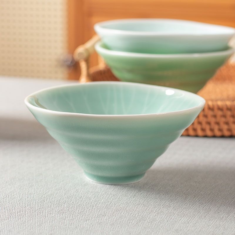 Keramička zdjela za rižu u obliku šešira, mala i profinjena, s debelim visokim nogama, kineskog stila Celadon porcelan