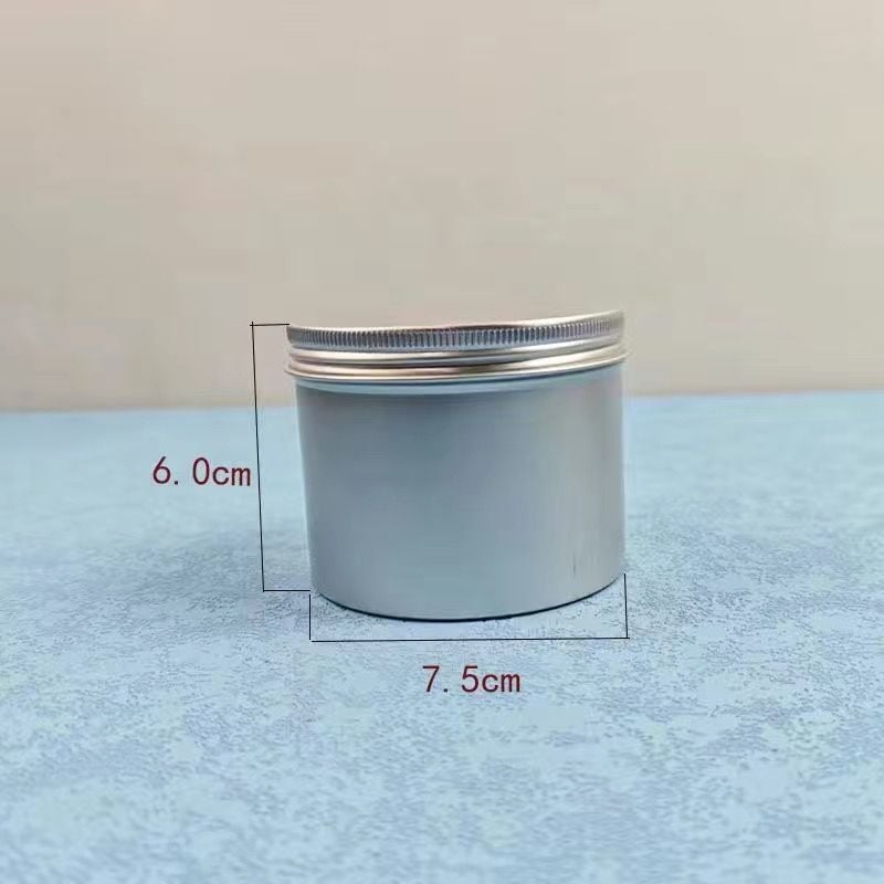 Aluminijski čajni spremnik s vijčanim poklopcem, cilindričnog oblika, pogodan za putovanja