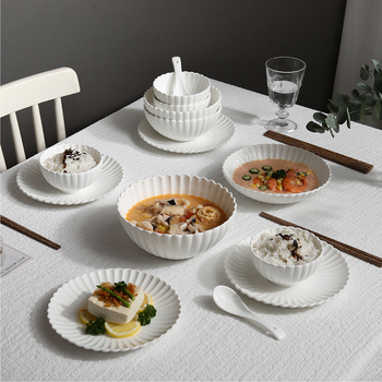 Testreszabható porcelán étkészlet vintage krizantéma mintával – háztartási tányérok, rizses tál, főételes tál, gyümölcstál