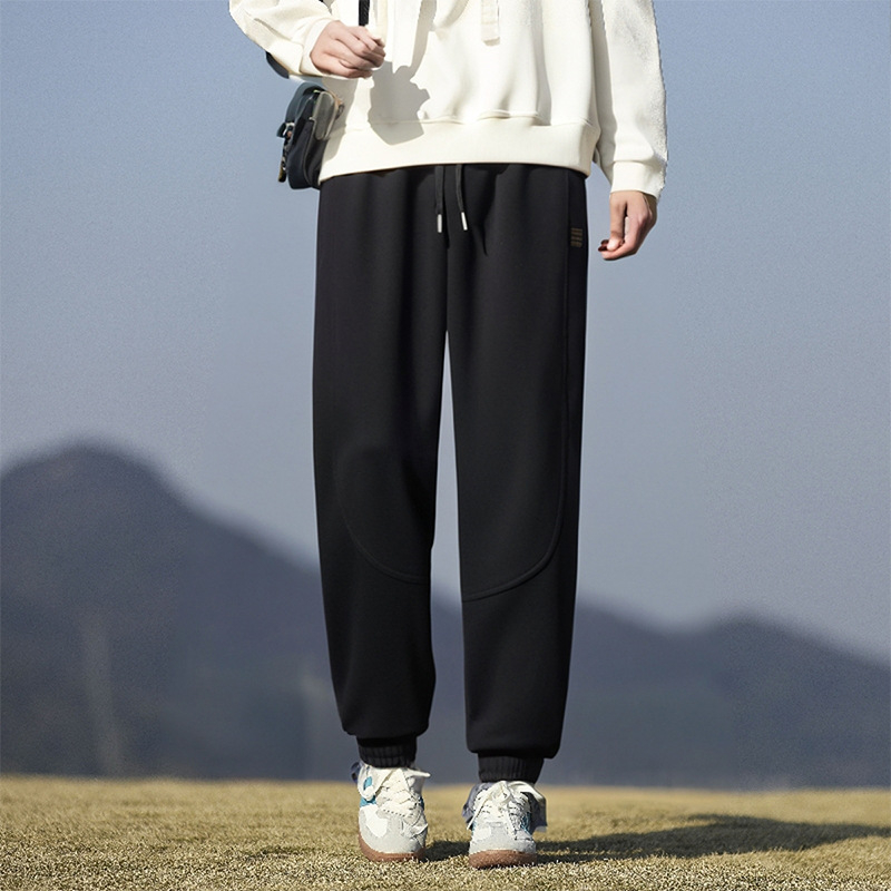 Férfi őszi casual nadrág japán friss stílussal, laza szabású, cropped hossz, középmagas derék, övvel és kötőzárral zárható, fleece-beléssel, elasztikus anyagú, egyszínű