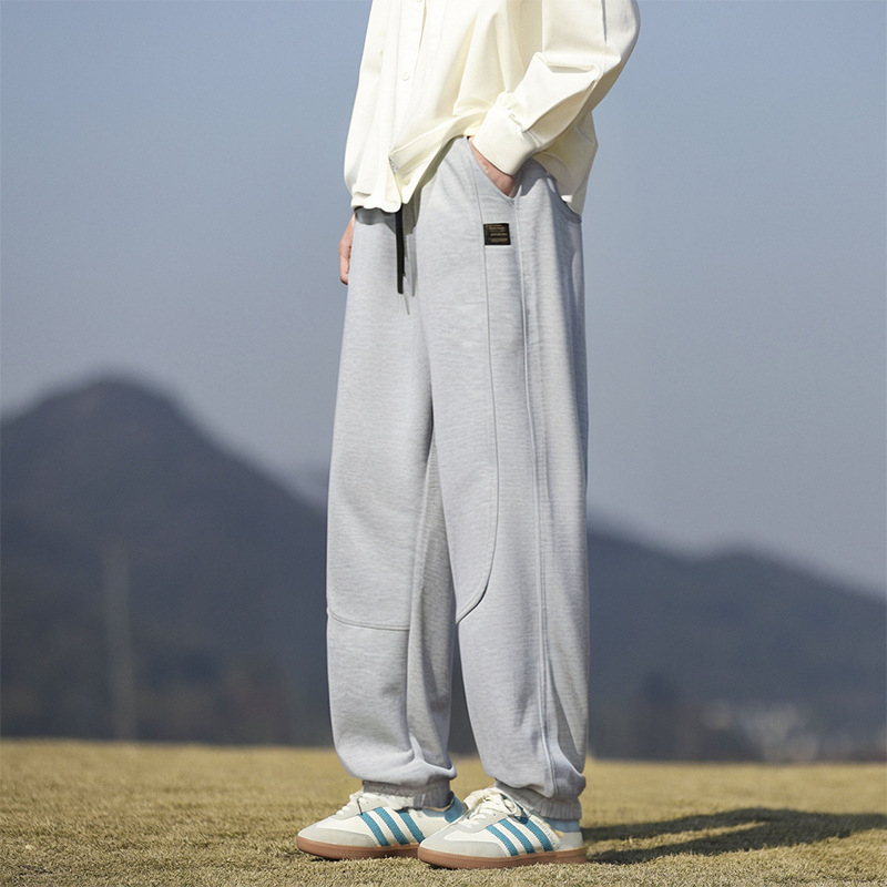 Férfi őszi casual nadrág japán friss stílussal, laza szabású, cropped hossz, középmagas derék, övvel és kötőzárral zárható, fleece-beléssel, elasztikus anyagú, egyszínű