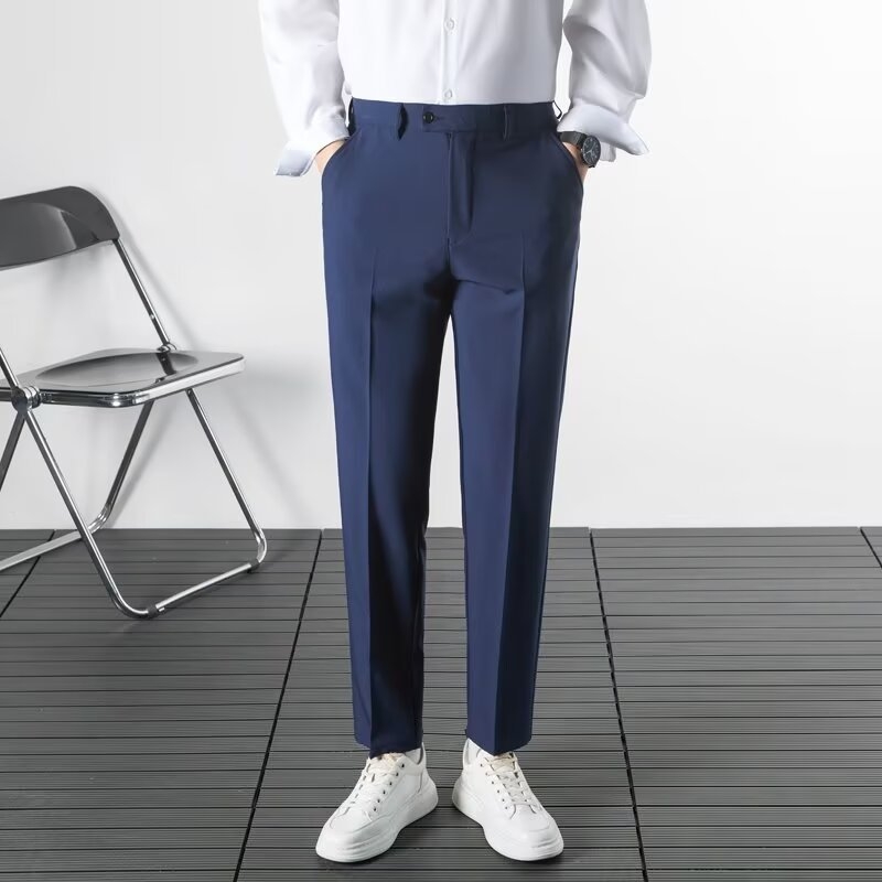 Muške crne casual hlače za poslovni stil, uski ravni kroj, karirani uzorak