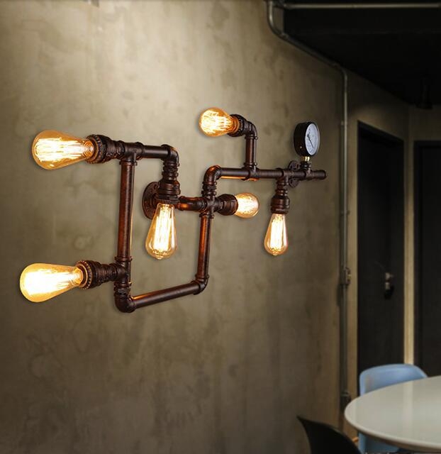 Stenski sat u loft stilu, američki industrijski retro dizajn i željezna stenska lampa od vodovodne cijevi za hodnik