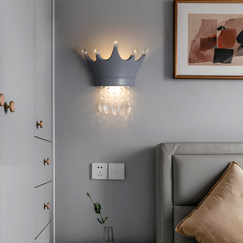 Zidna svjetiljka s kristalnom koronom za dječju sobu — moderni minimalistički dizajn, kreativno personalizirano osvjetljenje