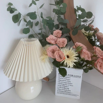 Mala plisirana stolna lampica za spavaću sobu, nordijska keramička noćna lampa, minimalistički stil, ugodna za oči, podesiva jačina svjetla, tri boje režima
