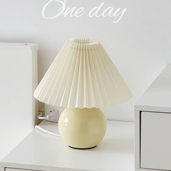 Mala plisirana stolna lampica za spavaću sobu, nordijska keramička noćna lampa, minimalistički stil, ugodna za oči, podesiva jačina svjetla, tri boje režima