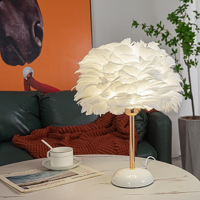 Lampa s perjem za noćni ormarić, europski stil, podesiva jačina svjetla, topla svjetlost, zaštita očiju