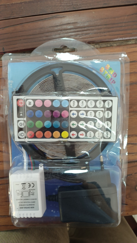 RGB LED trakica, 60 LED, 12V, promjenjivi RGB, regulacija jačine, vodootporna, pozadinsko osvjetljenje televizora, blister pakiranje