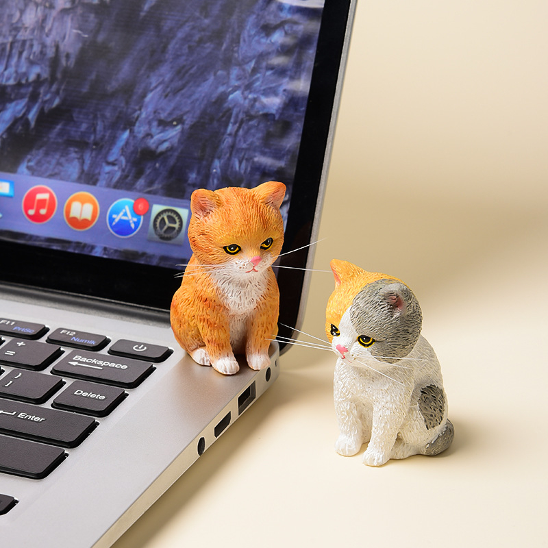 Mini dekorativna figura narančaste tabby mačke, od smole, za stol ili auto