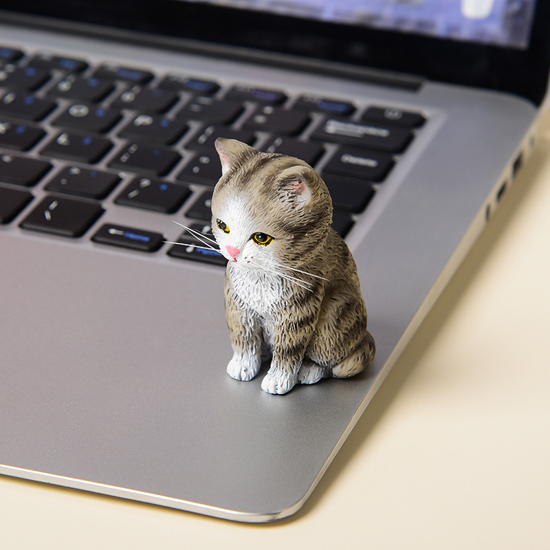 Mini dekorativna figura narančaste tabby mačke, od smole, za stol ili auto