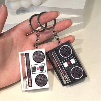 Nostalgični mini retro radio i diktofon – privjesak za ključeve