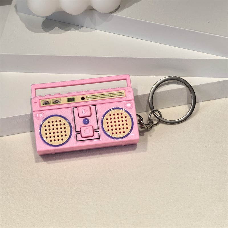 Nostalgični mini retro radio i diktofon – privjesak za ključeve