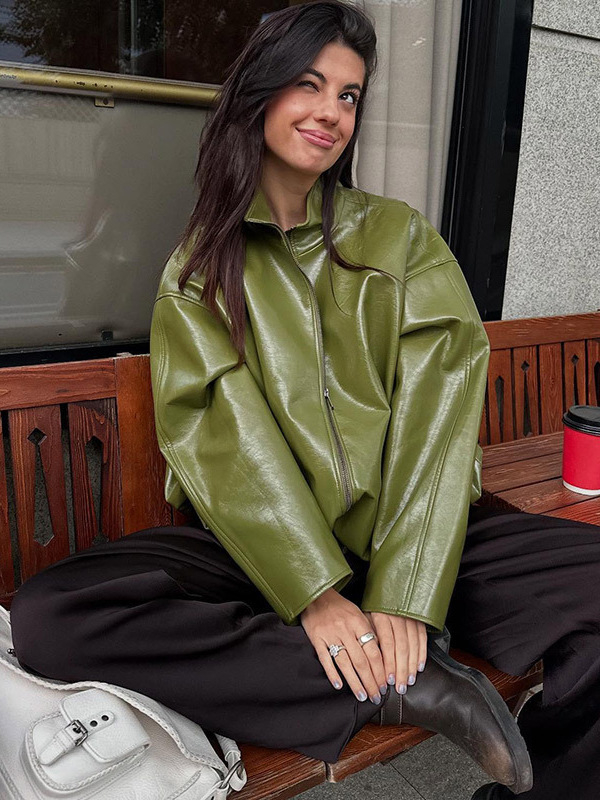 Jesensko-zimski komplet: jakna od kože sa zipom i midi haljinom, elegantan stil