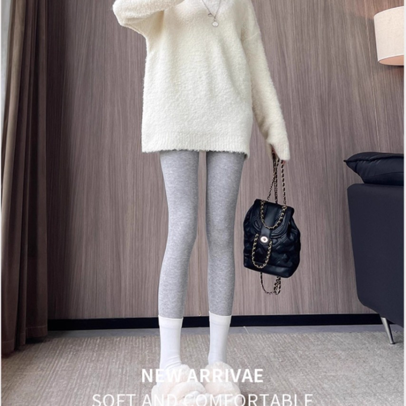 Női szürke függőleges csíkos termikus leggings fleece-béléssel, vastag kötésű, szoros