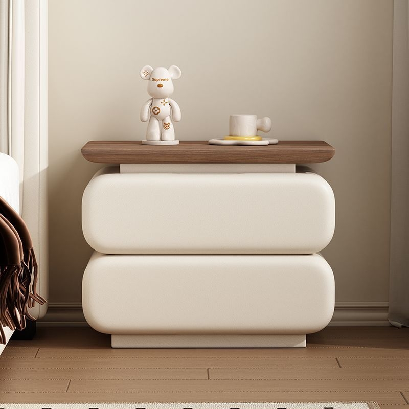 Masívny drevený nočný stolík s kamennou doskou, inšpirovaný štýlom stredného storočia, moderný minimalistický dizajn, spálňové úložisko