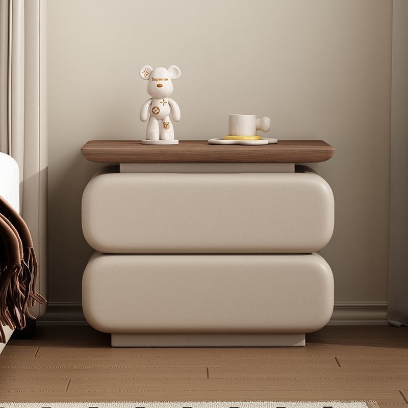 Masívny drevený nočný stolík s kamennou doskou, inšpirovaný štýlom stredného storočia, moderný minimalistický dizajn, spálňové úložisko