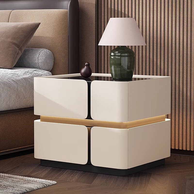 Nočný stolík z masívneho dreva, taliansky štýl, moderný minimalistický dizajn, so dvomi zásuvkami, plávajúci dizajn