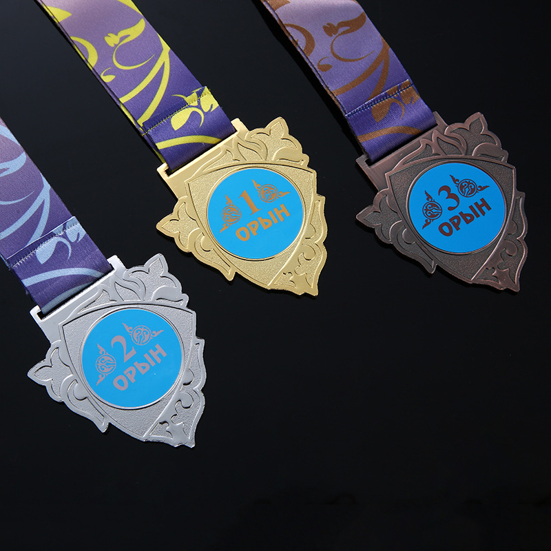 Nove kreativne personalizirane metalne medalje za događaje i natjecanja – čestitne medalje u zlatnoj, srebrnoj i bakrenoj boji