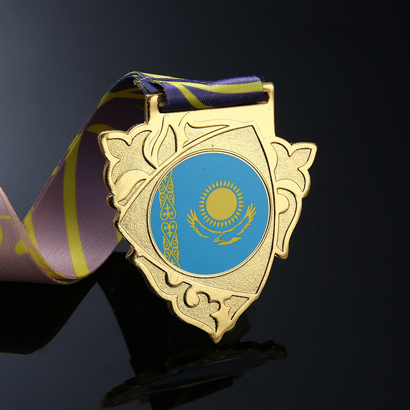 Nove kreativne personalizirane metalne medalje za događaje i natjecanja – čestitne medalje u zlatnoj, srebrnoj i bakrenoj boji