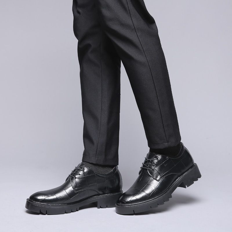Férfi bőr öltönycipő rejtett 8 cm-es emeléssel, 6 fűzőlyuk, brogues stílus, téli viselet