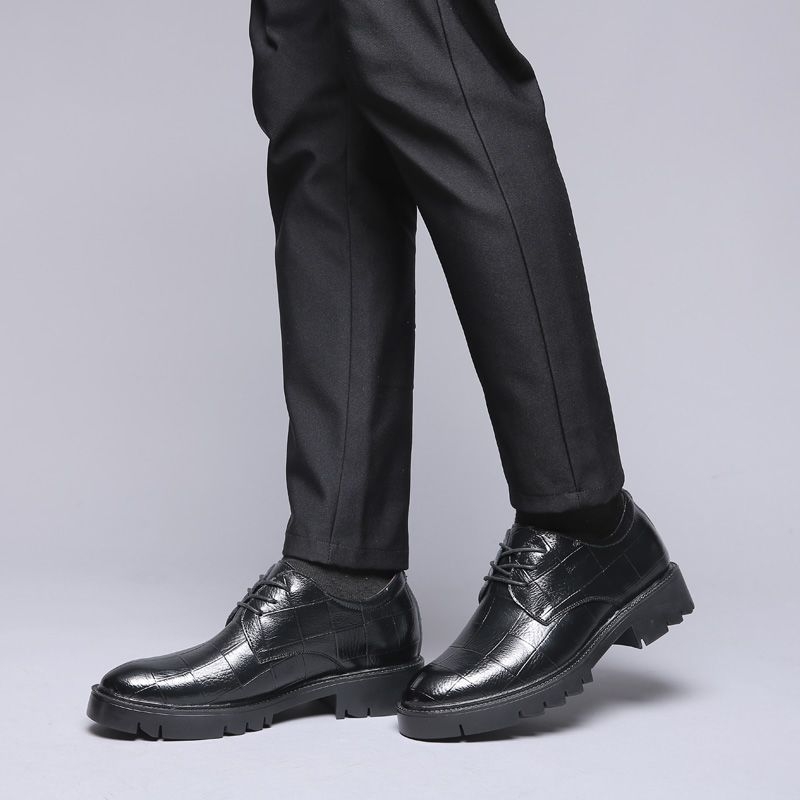 Férfi bőr öltönycipő rejtett 8 cm-es emeléssel, 6 fűzőlyuk, brogues stílus, téli viselet