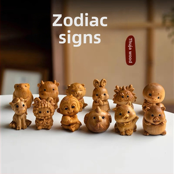 Drveni set dvanaest znakova zodijaka, ručno izrezbarene figure za stolnu dekoraciju, u scenskom stilu