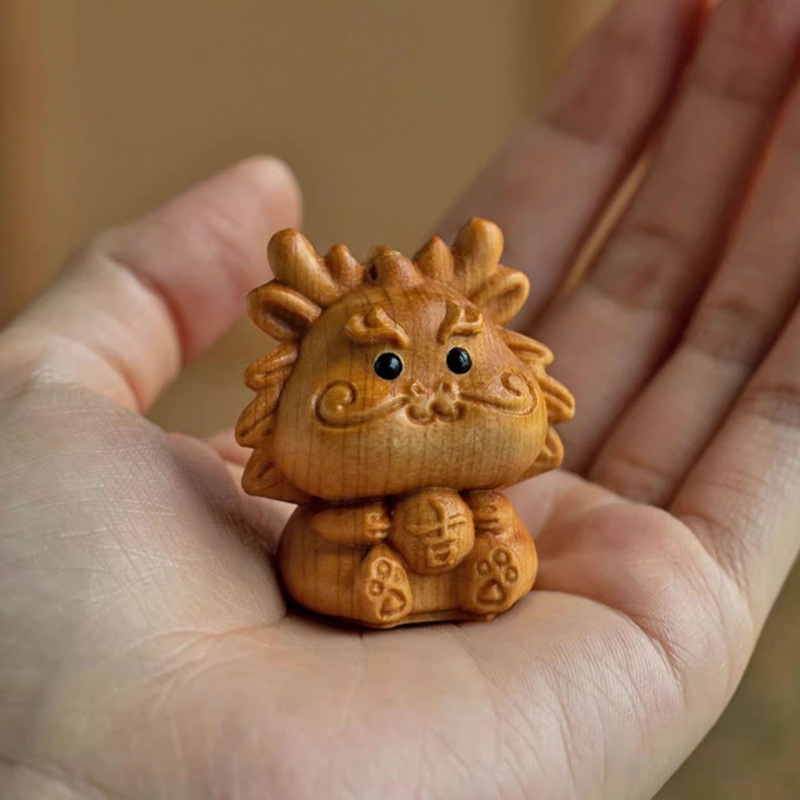 Drveni set dvanaest znakova zodijaka, ručno izrezbarene figure za stolnu dekoraciju, u scenskom stilu