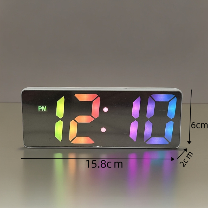 LED ogledni budilnik s USB napajanjem, glasovno upravljanje, kalendar i 24-urni prikaz – studentski model