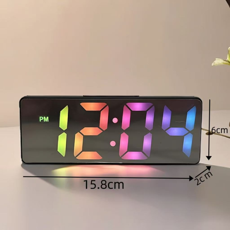 LED ogledni budilnik s USB napajanjem, glasovno upravljanje, kalendar i 24-urni prikaz – studentski model