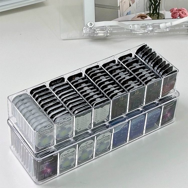 Stolni acrylni organizator za dnevne kontaktne leće s preklopnim poklopcem, proziran, s podijeljenim pretincima