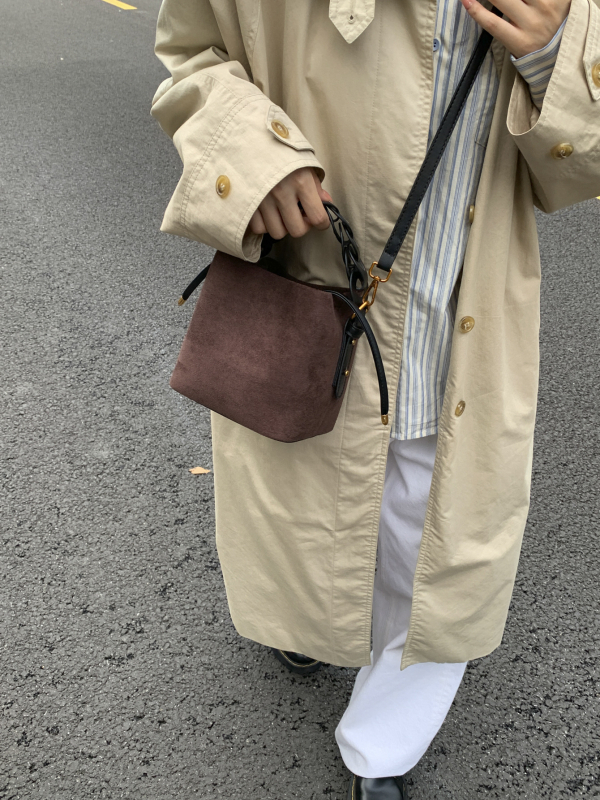 2025 jesen/zima ženska torba bucket s mat završnim površinom, srednje veličine, za svakodnevnu upotrebu, preko ramena ili kao crossbody