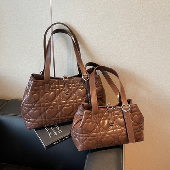 Ženska teksturirana torbica preko ramena, moderna i minimalistička, 2026 novi nišni dizajn, crossbody tote velikog kapaciteta