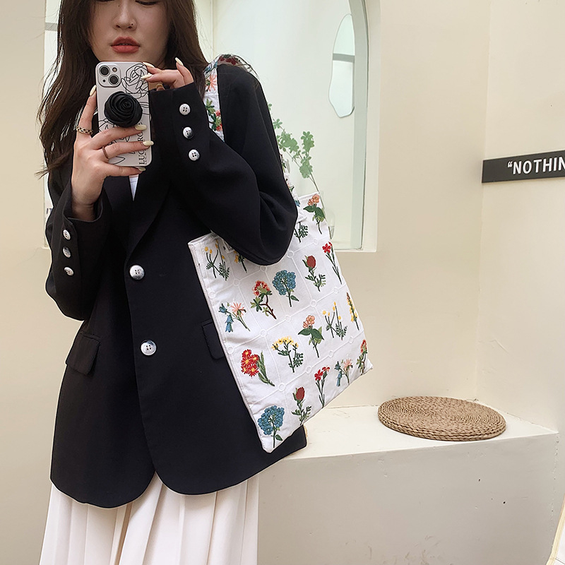 Platnena torbica za djevojčice s izvezenim cvjetnim motivom, lagana i moderna crossbody torba