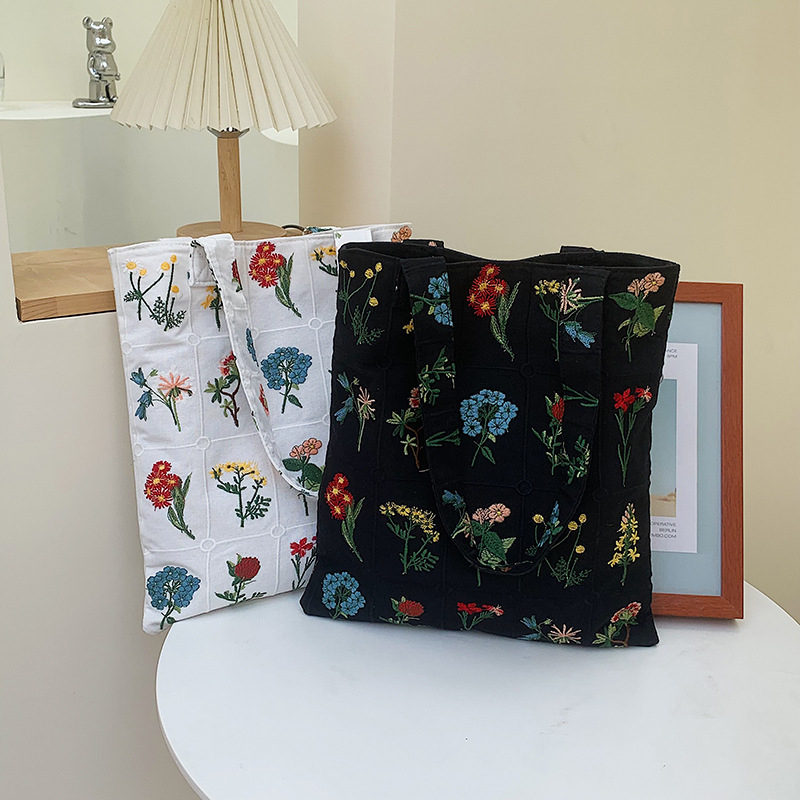 Platnena torbica za djevojčice s izvezenim cvjetnim motivom, lagana i moderna crossbody torba