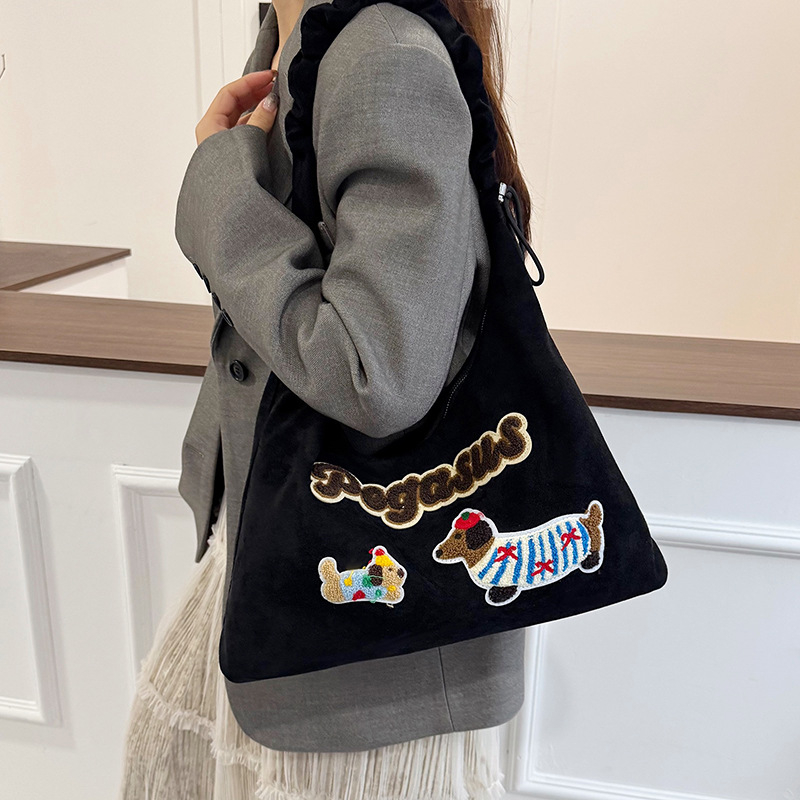 Ženska crossbody torba za rame, jesen 2025 — svestrana, opuštena, minimalistička