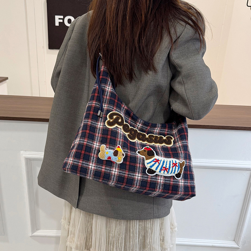 Ženska crossbody torba za rame, jesen 2025 — svestrana, opuštena, minimalistička