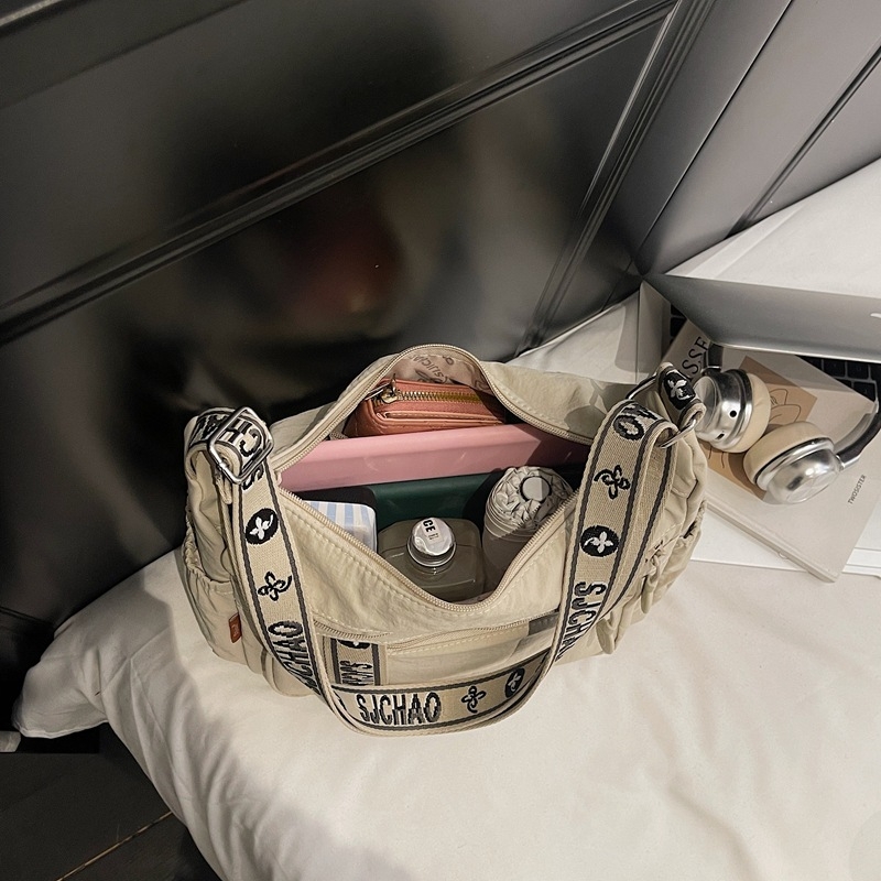 Ženska tote torba za svakodnevne izlaske i posao, s više zatvarača, svestrani minimalistički dizajn, može se nositi preko ramena ili kao crossbody