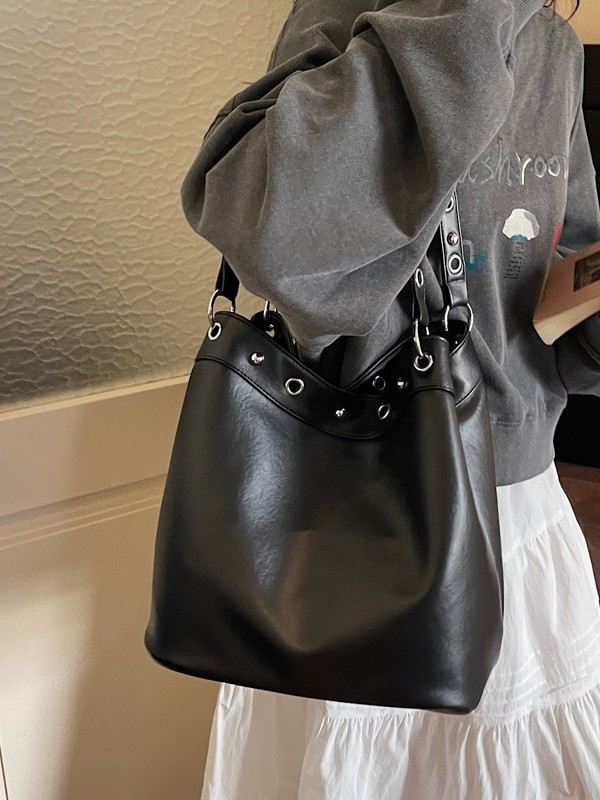 Moderne ženske torbe u trendu, velik kapacitet torbi, proljetni modeli 2026, svestrane za ramena i crossbody, jednostavne i elegantne bucket torbe