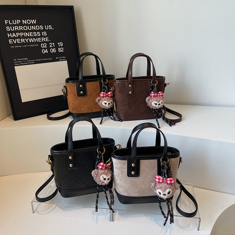 Ženska bucket torba u korejskom stilu, nišni model s dijamantnim šavom, za rame ili crossbody, za posao i svakodnevnu uporabu