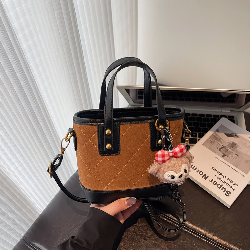 Ženska bucket torba u korejskom stilu, nišni model s dijamantnim šavom, za rame ili crossbody, za posao i svakodnevnu uporabu