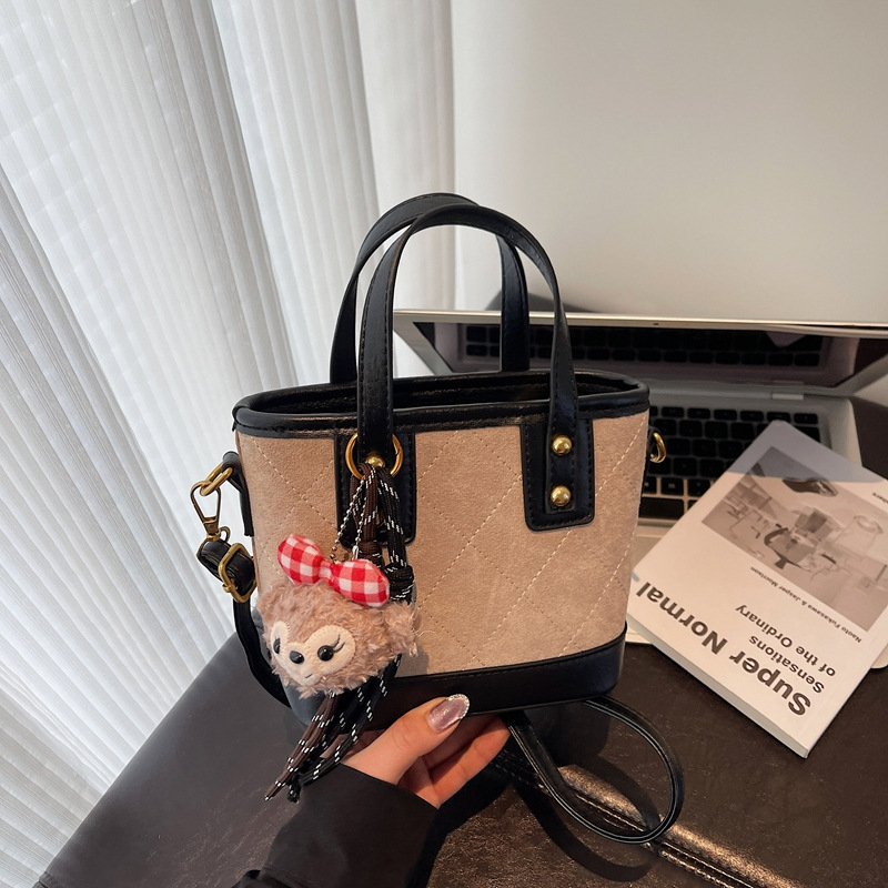 Ženska bucket torba u korejskom stilu, nišni model s dijamantnim šavom, za rame ili crossbody, za posao i svakodnevnu uporabu