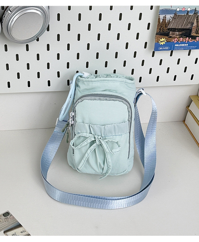 Ženska vodootporna crossbody torba od najlona, srednje veličine, bucket-stil, zatvarač, unutarnja džep za telefon, svakodnevna uporaba, velika kapaciteta