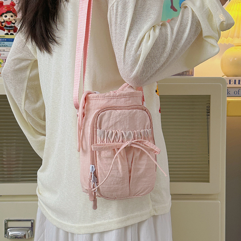 Ženska vodootporna crossbody torba od najlona, srednje veličine, bucket-stil, zatvarač, unutarnja džep za telefon, svakodnevna uporaba, velika kapaciteta