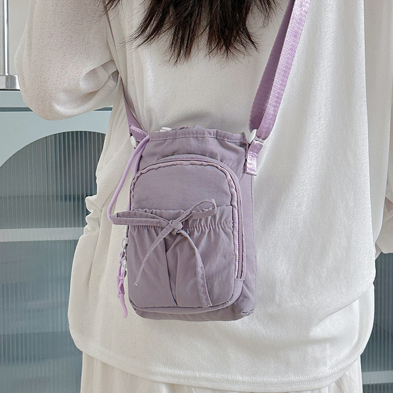 Ženska vodootporna crossbody torba od najlona, srednje veličine, bucket-stil, zatvarač, unutarnja džep za telefon, svakodnevna uporaba, velika kapaciteta