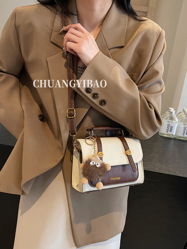 Ženska crossbody torba za jesen/zimu, 2026 novi model, dojam vrhunske kvalitete, svestrana mala kvadratna torba s retro stilom