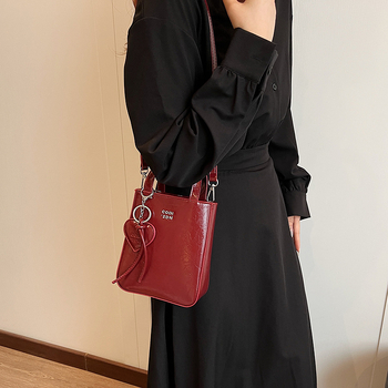 Ženska crossbody torbica 2025, novi stil, minimalistička mala kvadratna torbica za ramenu za posao