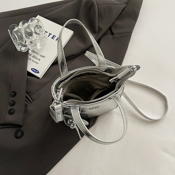 Ženska crossbody torbica 2025, novi stil, minimalistička mala kvadratna torbica za ramenu za posao