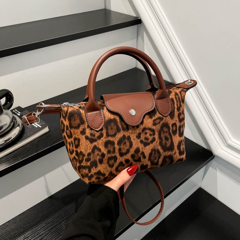 2025 jesen-zima: nova nišna dizajnerska mala kvadratna torbica, moderan retro minimalistički stil, za svakodnevnu upotrebu — torba za rame ili crossbody